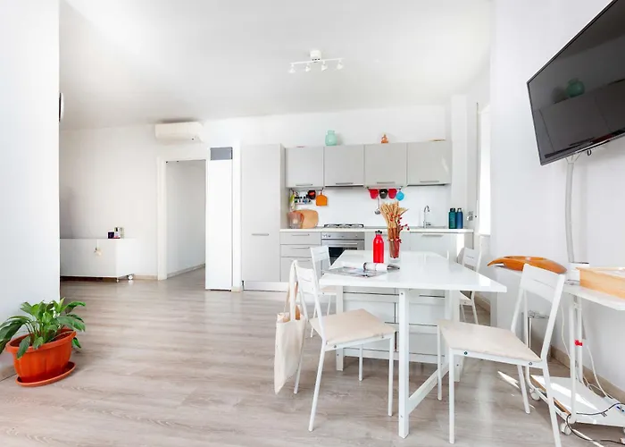 Apartment Cosy Close To The Metro Station - Zeno 52 *